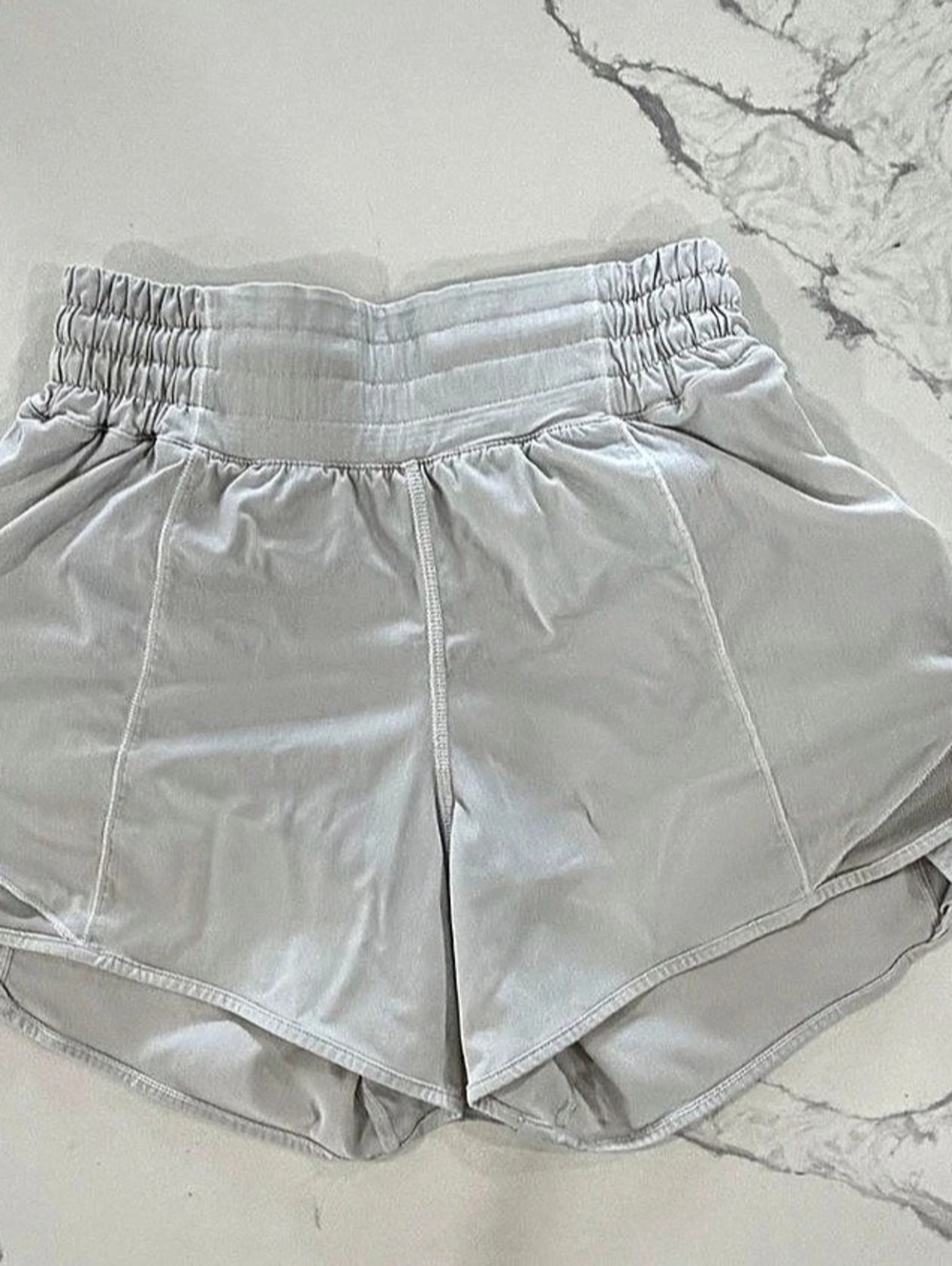 Lululemon Hotty Hot High-Rise Lined Shorts 4" Inseam White Size 2 Activewear